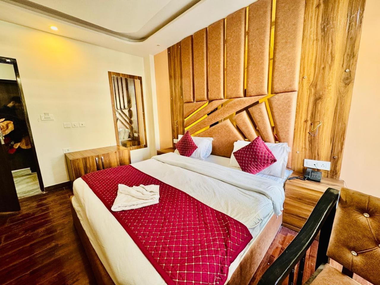 Royal Majestic View Point Lodge Manāli Extérieur photo