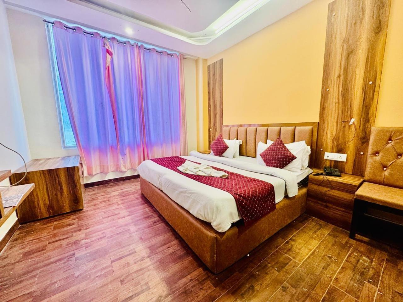 Royal Majestic View Point Lodge Manāli Extérieur photo