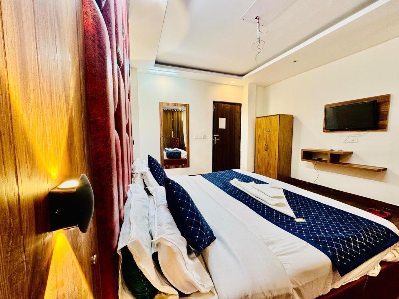 Royal Majestic View Point Lodge Manāli Extérieur photo