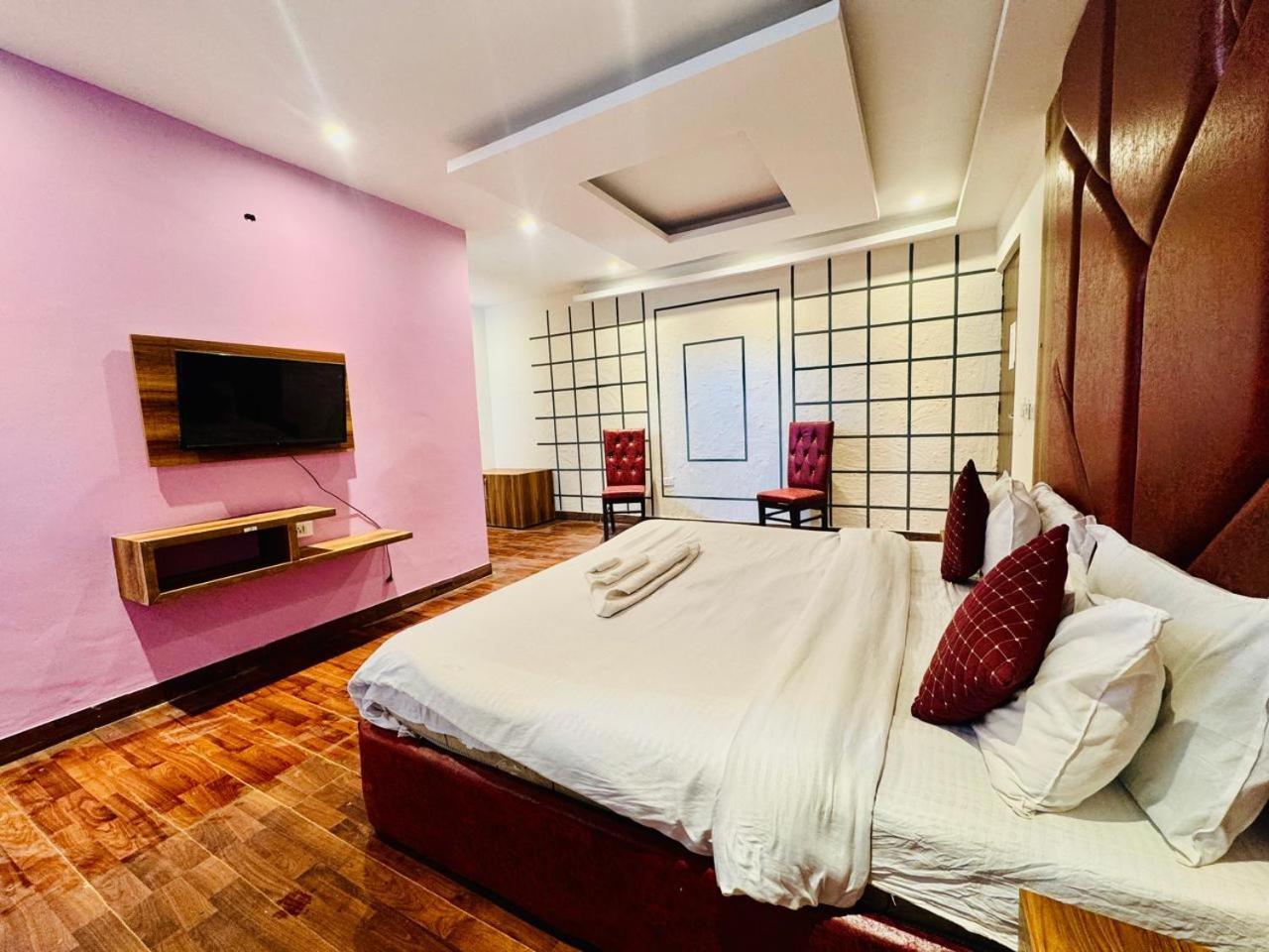 Royal Majestic View Point Lodge Manāli Extérieur photo